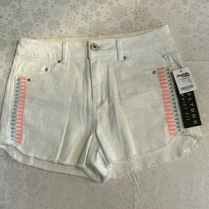 NWT Tinseltown Denim Couture shorts